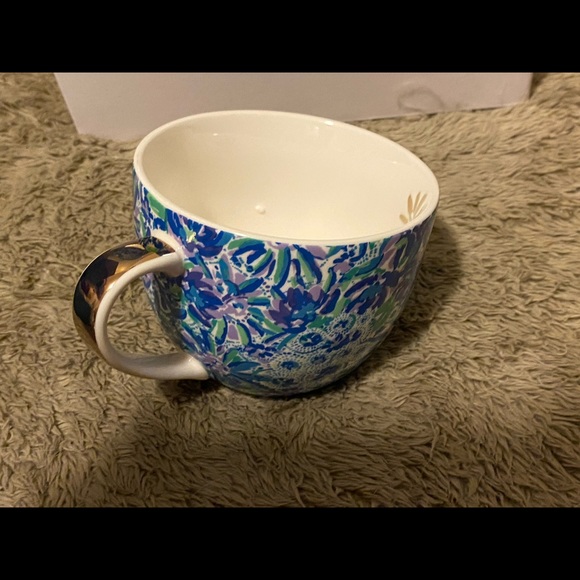 Beautiful designed ceramic set of Lilly Cups - Picture 5 of 7